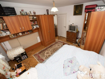 Apartament 2 camere zona Judetean,decomandat,etaj 2,90000 Euro