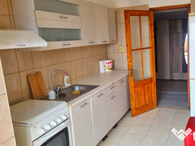 Apartament 3 camere decomandat - Baza 3, Iași