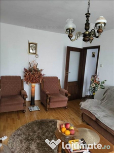 Apartament 3 camere zona Astra-Carpatilor, 10F86