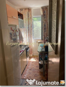 Apartament 4 camere de vanzare zona KM 4-5