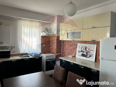 Apartament cu 3 camere de închiriat