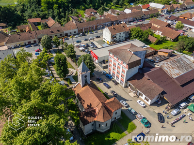 Cladire cu 24 camere, langa Castelul Regal Savarsin