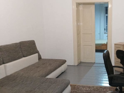 De închiriat apartament cu 3 camere