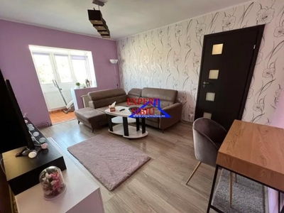 INCHIRIEZ apartament 3 camere ,renovat renovat,zona Mihai Viteazul