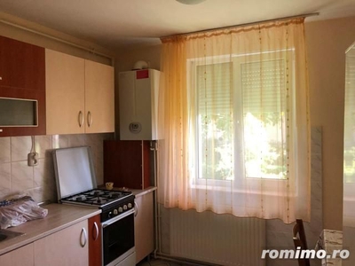 Inchiriez apartament cu 1 camera in zona Bucovina