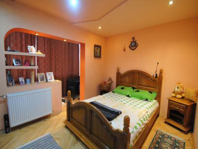 Apartament decomandat cu 3 camere - zona Calea Sagului