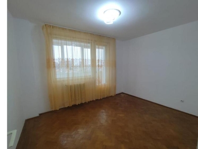 Apartament cu 3 camere, zona Bd. Ion Mihalache