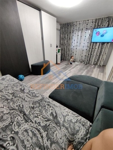 Vanzare Apartament 2 camere, zona Gorjului