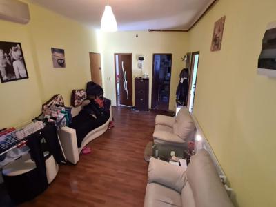 Apartament 5 camere de vanzare CALEA CALARASILOR - Bucuresti