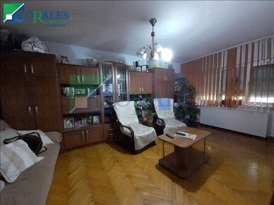 Apartament 3 camere. Decomandat. Centrala Proprie