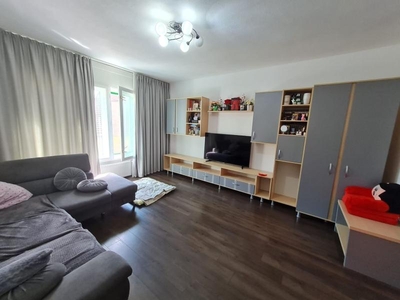 Apartament 3 camere in zona Pietei Victoria