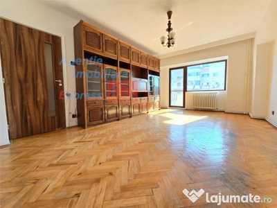 Apartament cu 4 camere decomandat , in Pacurari la Bulevard