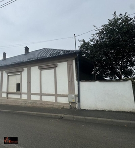 Casa din caramida cu 3 camere - 140 mp + teren -Str. Cerbului, Zalau