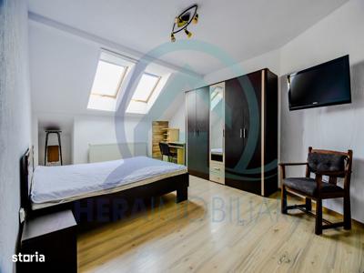 Inchiriez Apartament 2 camere cu balcon - Ared Micalaca (zona 300)