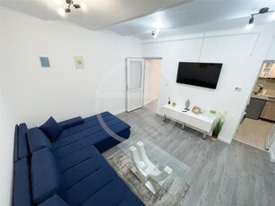 Apartament cu 2 camere, perfect pentru investitie, situat in piata Mihai Viteazul !