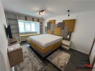 Apartament de lux, renovat 2024, Liceul Pedagogic , etaj 3 cu acoperis