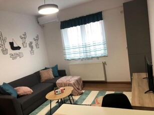 De inchiriat Apartament 3 camere, zona Cetate (Bloc Nou). Pret inchiriere: 350 Euro/luna.