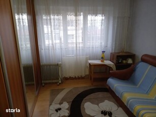 Apartament renovat, tip PB, cu 3 camere, Rogerius, Oradea. 105 000 Eur