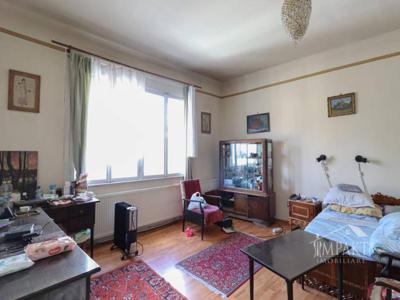 Apartament cu 2 camere in imobil cu doar 3 familii !Zona Centrala cu gradina si garaj incluse!