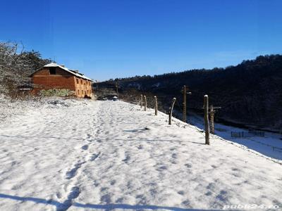 Cladire cu multe camere la pret de apartament