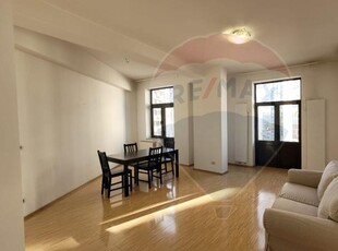 Apartament cu 3 camere de inchiriat in zona Universitate