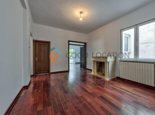 Spacious apartment close to Arch of Triumph A0031AR3