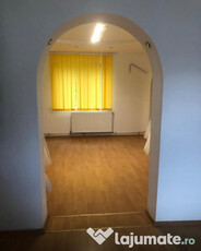 Spatiu comercial compus din 2 apartamente 5 camere Micro 1