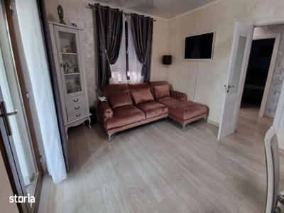 Casa, situată în zona de sus a orașului, cartier Andrăşeşti.