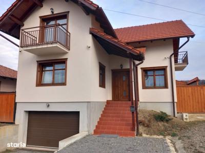 Casa cu etaj,cu garaj si piscina,267 mp,teren 500 mp Corunca