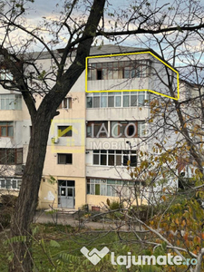 3 camere decomandate, etaj 4 cu sarpanta, strada Milcov, Bac