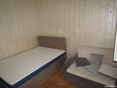 Apartament cu doua camere, decomandat, et 3 4, zona centrala