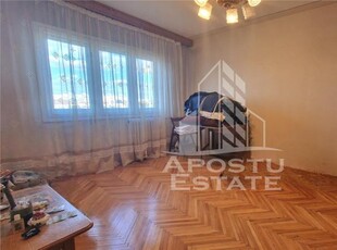 Apartament 3 camere, decomandat, etaj intermediar, zona Gheorghe Lazar