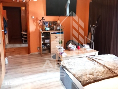 Apartament cu trei camere de vanzare, in zona Miorita, Arad.