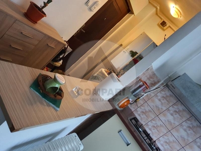 Inchiriez apartament