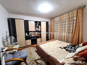 Apartament cu 3 camere, zona 