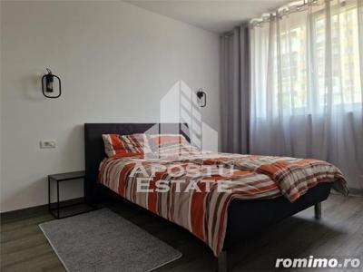 Apartament cu 3 camere ,semidecomandat ,pe Calea Iuliu Maniu (Micalaca )