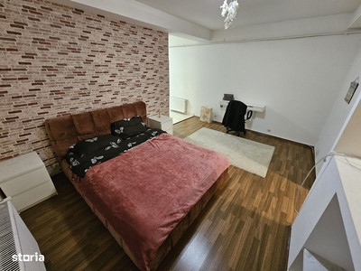 Centru-Palas ! Apartament cu 3 camere decomandat 74 mp la bulevard !