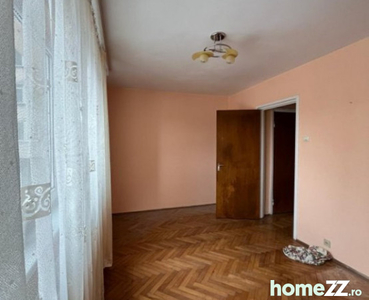 Apartament 2 camere semidecomandat - zona Garii