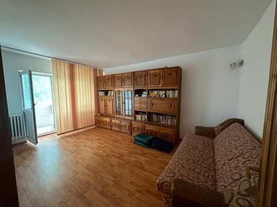 Apartament cu 2 camere, decomandat, 2/4, zona Mircea Cel Batran