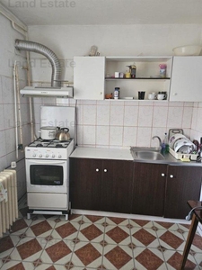 Apartament cu 3 camere (5 minute de metrou Gorjului)