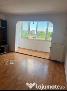 Apartament cu 3 camere, decomandat, Vlaicu