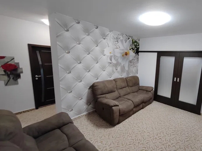 Apartament de vanzare, 3 camere, decomandat, 56 mp, Valea Adanca, Liceul teoretic Eviss, Cod 154945