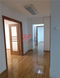 Vanzare apartament 4 camere Piata Victoriei