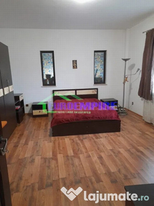 Apartament 3 camere de inchiriat zona Anda