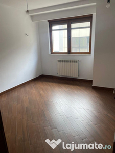 Apartament 4 camere -DOROBANTI -