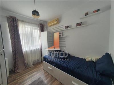 Apartament 4 camere in vila, etajul 1/2, zona Stefan cel Mare