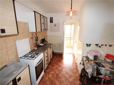 Apartament 4 camere, Piata Moldovei , etaj 3