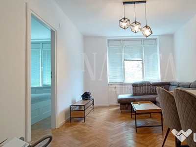 Apartament cu 2 camere in zona centrala.