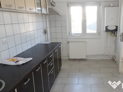 Apartament cu 3 camere decomandat in Deva, zona Decebal (Ulpia), et. 1