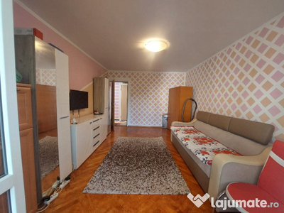 Apartament cu 3 camere, decomandat, Tractorul